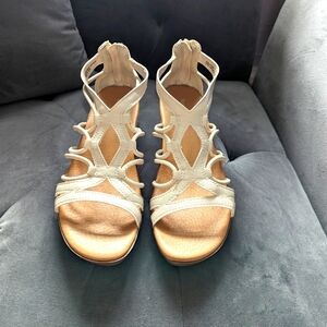 Baretraps Zip back Sandals Cream and Tan 8.5